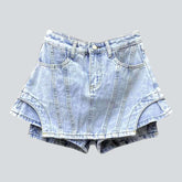 Mehrlagiger, hell gewaschener Jeans-Skort